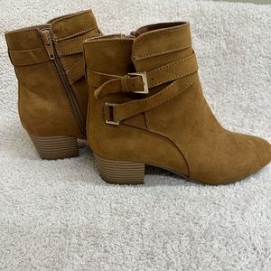 Reaction Kenneth Cole Booties size 6